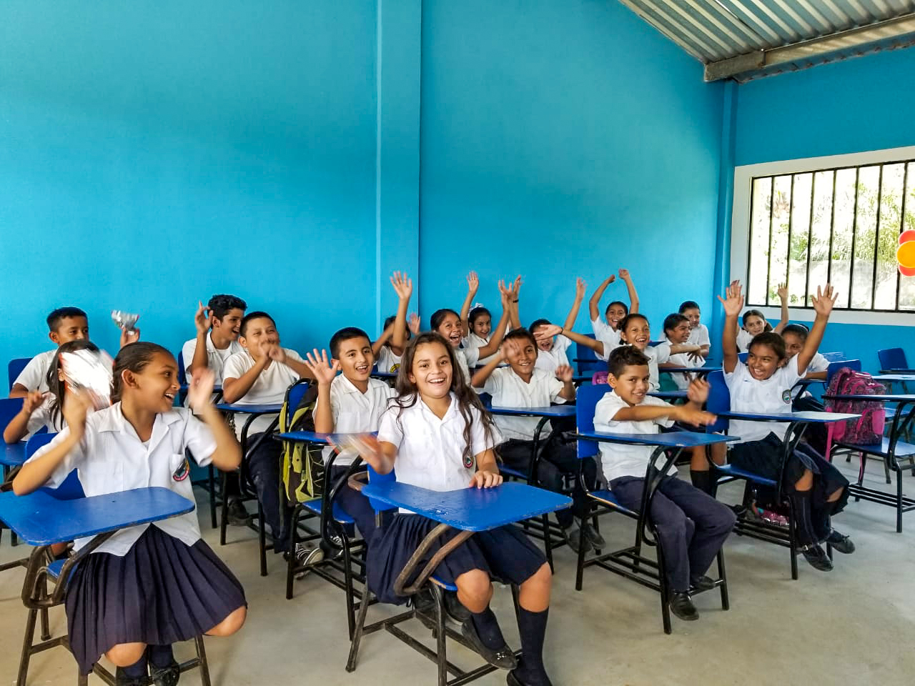 Dinant colaborando con la educación de los niños en sus comunidades. » ANDI