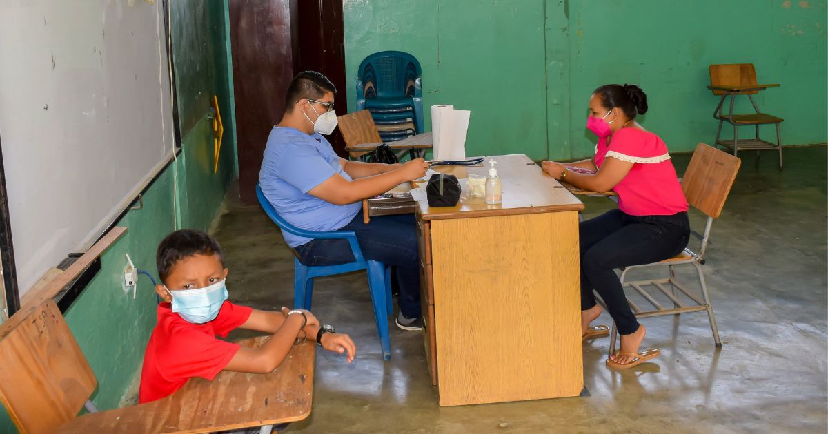 Grupo Jaremar desarrolla brigadas médicas en comunidad de Yoro