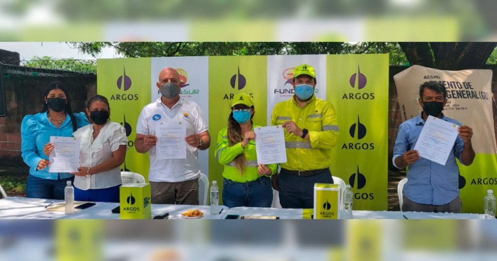 Cementos Argos y Fundesur entregan módulos sanitarios a 42 familias en La Cáucara, San Lorenzo, Valle