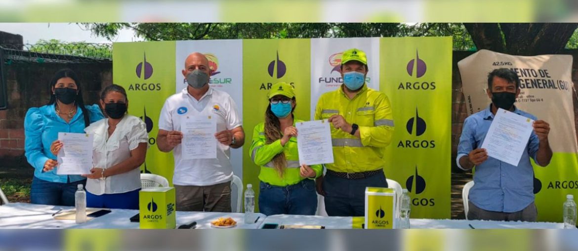 Cementos Argos y Fundesur entregan módulos sanitarios a 42 familias en La Cáucara, San Lorenzo, Valle