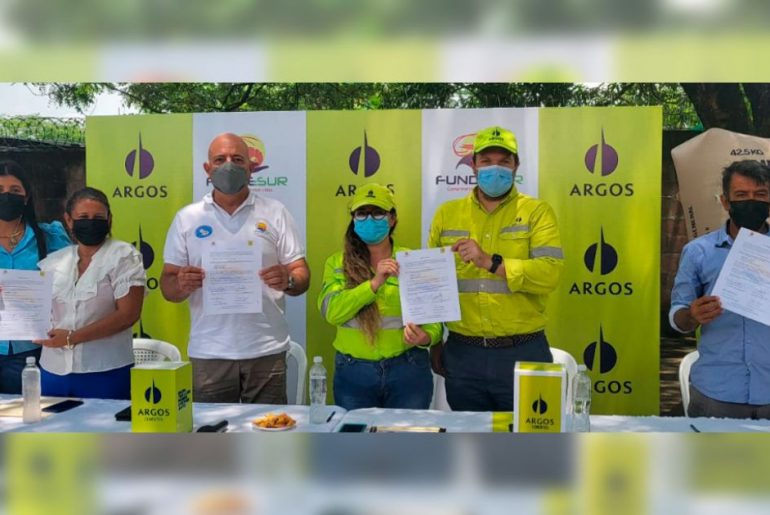 Cementos Argos y Fundesur entregan módulos sanitarios a 42 familias en La Cáucara, San Lorenzo, Valle