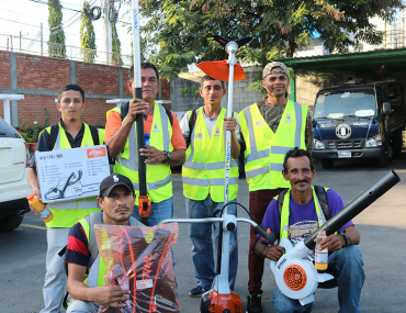 LACTHOSA entrega a la Alcaldía de San Pedro Sula equipo para mantenimiento de áreas verdes de la ciudad