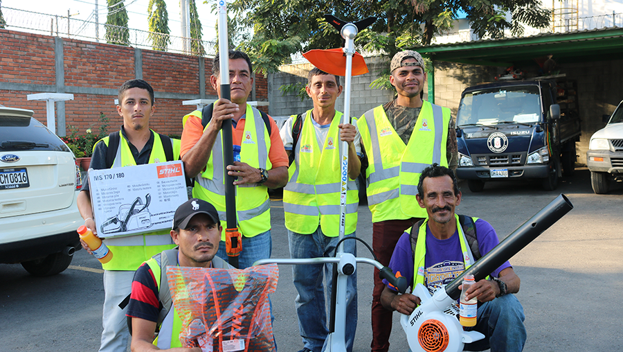 LACTHOSA entrega a la Alcaldía de San Pedro Sula equipo para mantenimiento de áreas verdes de la ciudad