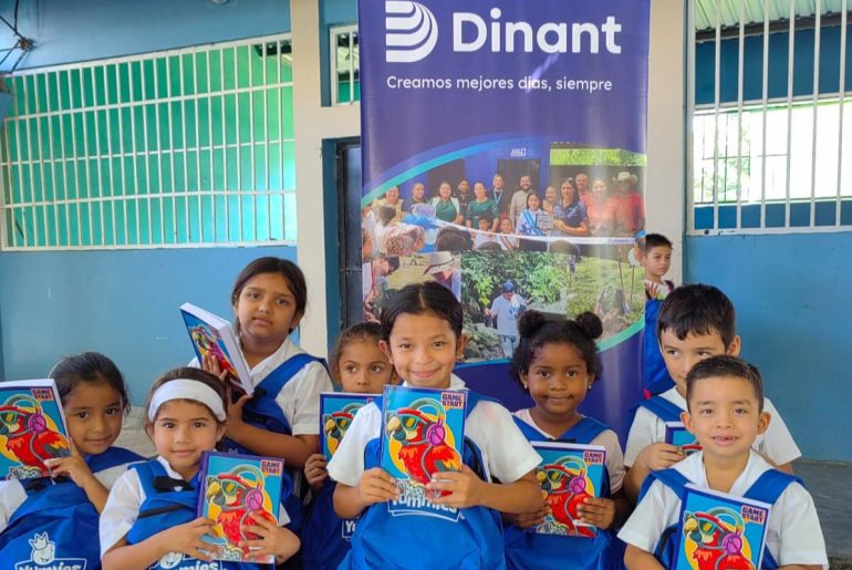 Dinant entrega 2,000 kits escolares y reafirma su compromiso con la educación