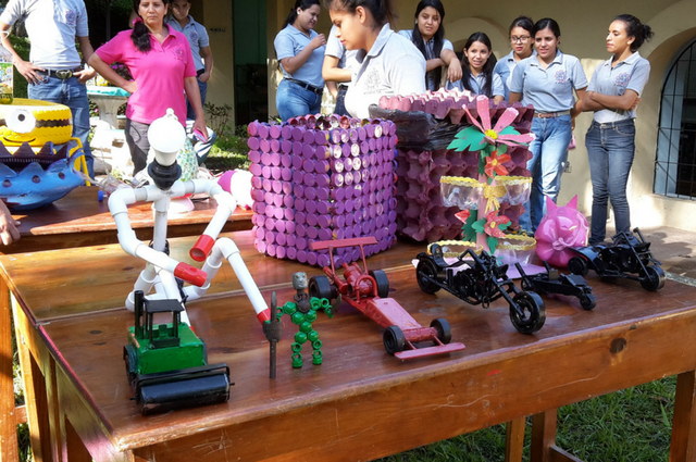 Una alianza verde: Concurso de reciclaje en El Mochito